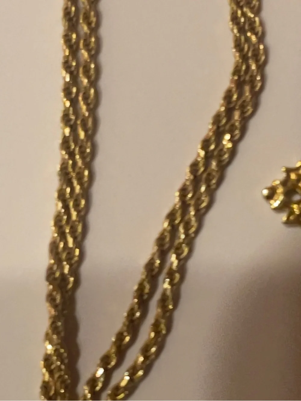 18 karat chain with a cross pendant